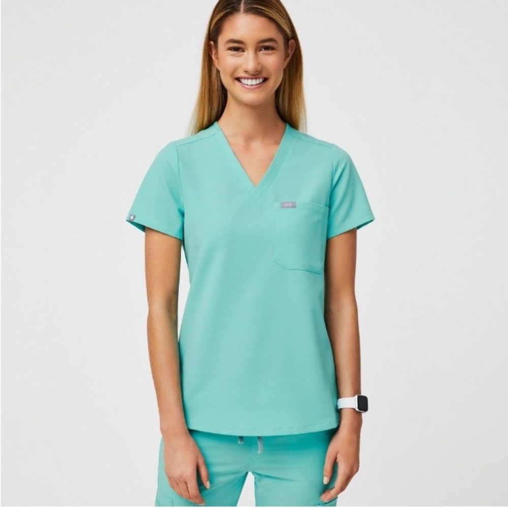 Fresh Aqua Catarina one pocket scrub top